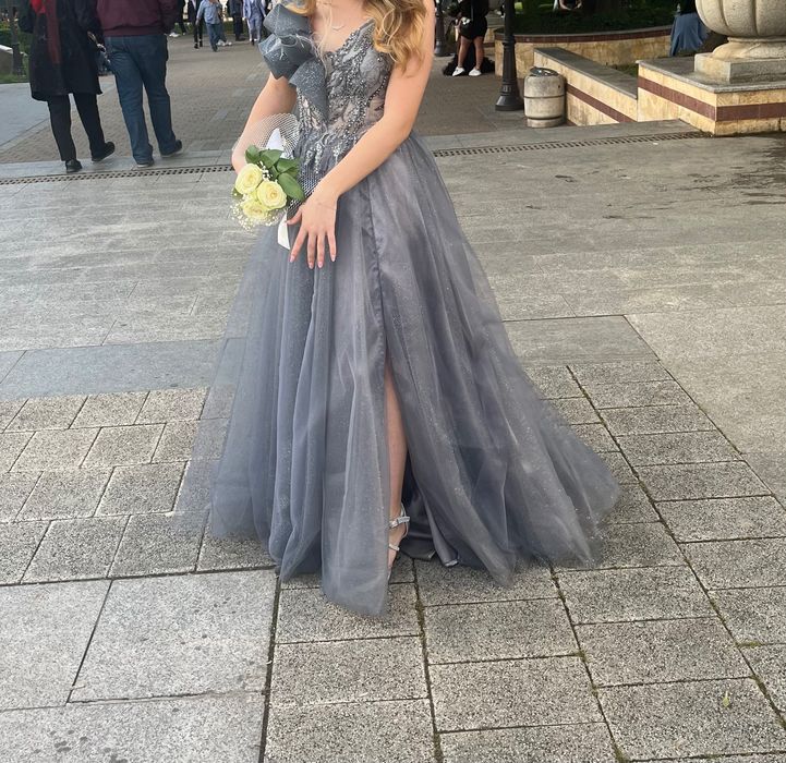 Продавам официална рокля