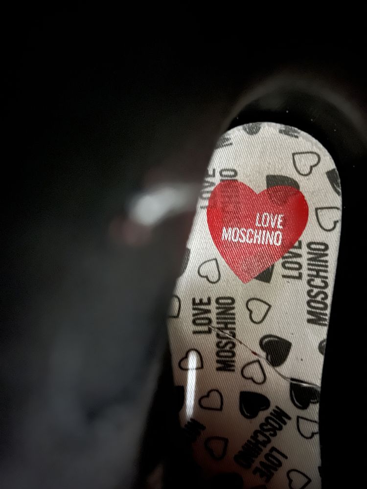 Боти Love Moschino