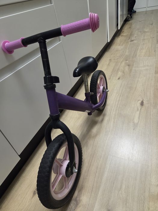 Bicicleta fara pedale foarte usoara