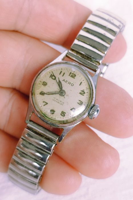 Ceas de damă vintage Aero mecanic, 17 Rubine, anii 1960, cu cristale.