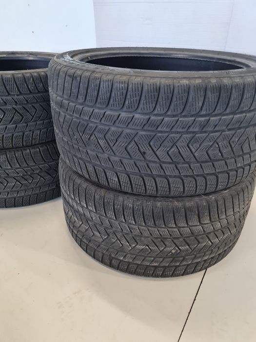 Set 4 cauciucuri 2 lățimi iarna 305/35R21 /275/40R21 Pirelli scorpion