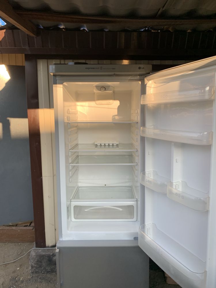 Продам холодильник