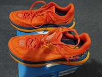 Продавам нови маратонки Hoka Tecton X.