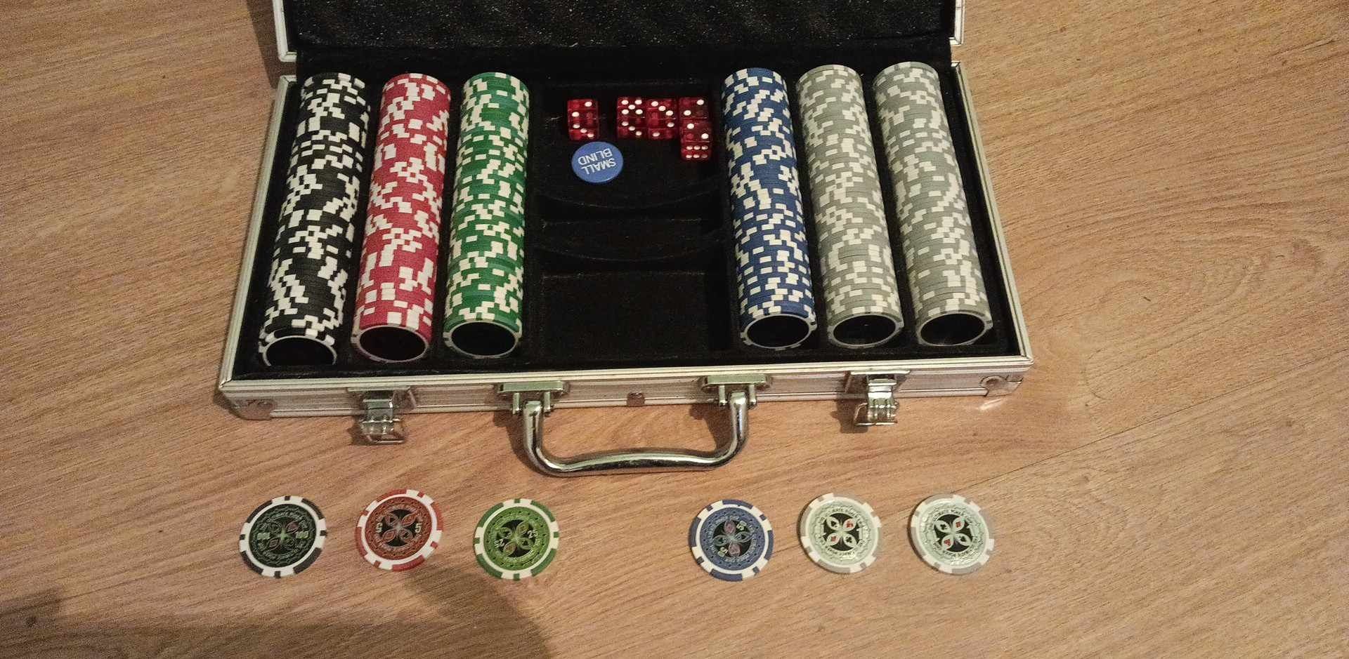 Jetoane  poker  real