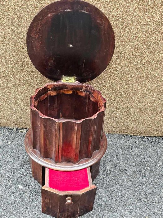 Ретро табуретка с ракличка