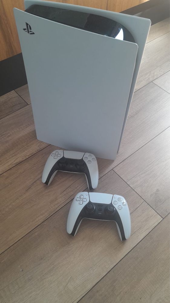 Продам PS5 + 2 геймпада