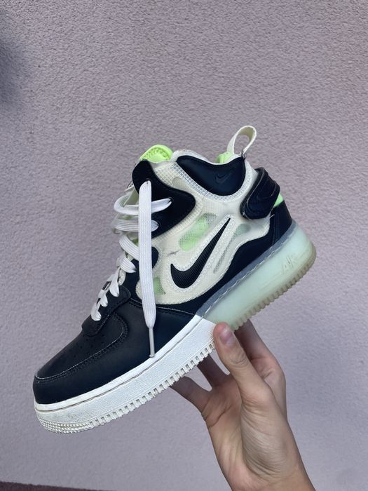 Vand Nike Air Force 1 Mid React 'Black Neon'.