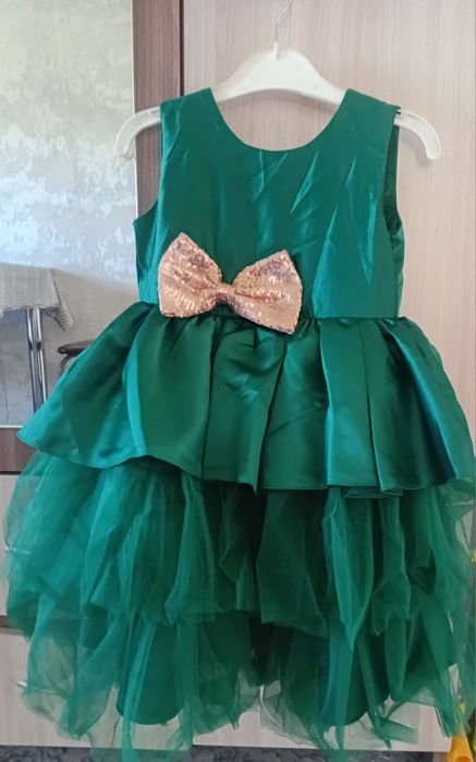 Продам платье для девочки в отличном состоянии