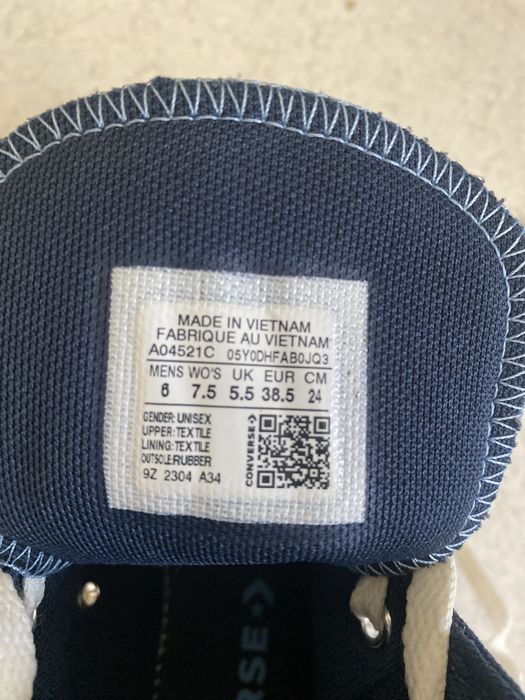 Converse alb si bleumarin