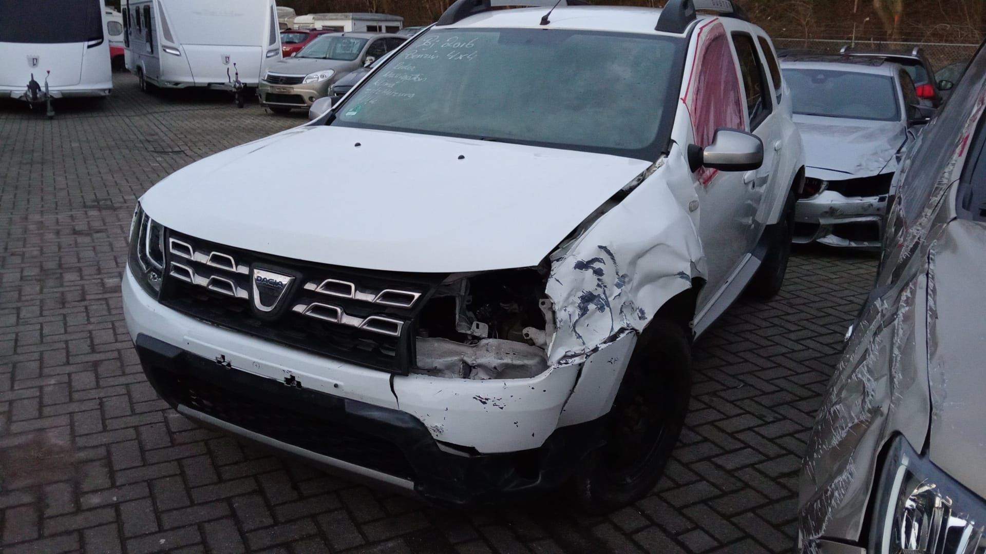 Dacia Duster 1.6 benzina 4x4 avariat