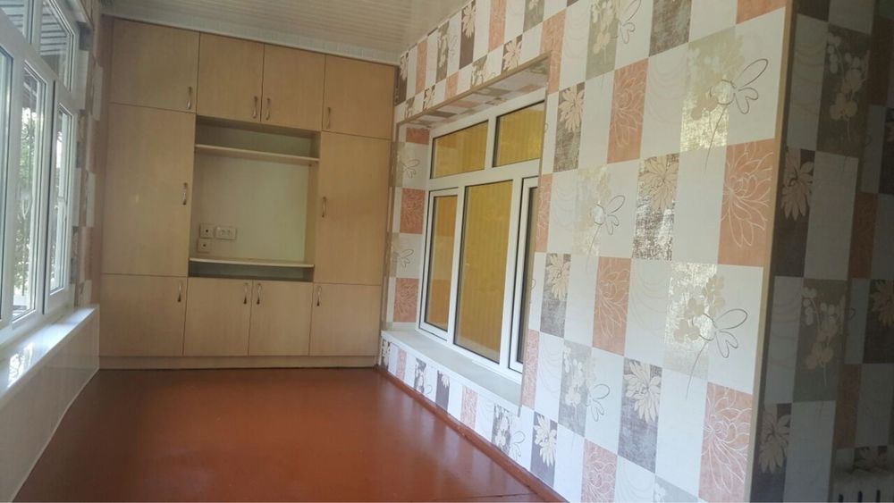 Чорсу, Гулобод, Супер локация! 1 линия, 3 хона, 2-этаж, 71 м2