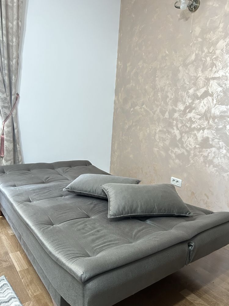 Canapea extensibilă, 2m x 75cm – stare foarte bună