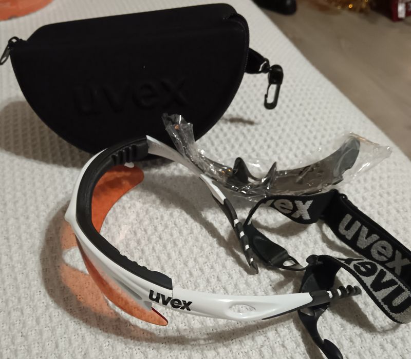 UVEX спортен комплект – очила с предпазни сменяеми рамки + калъф (чист