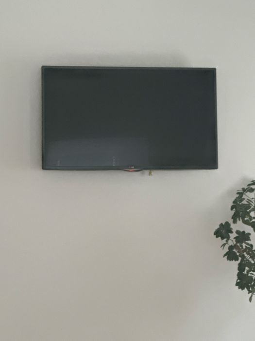 LG Продам телевизор  в рабочем состоянии не был в ремонте никогда