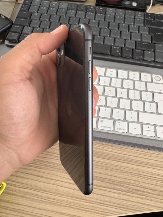 Iphone 11 64gb перфектен
