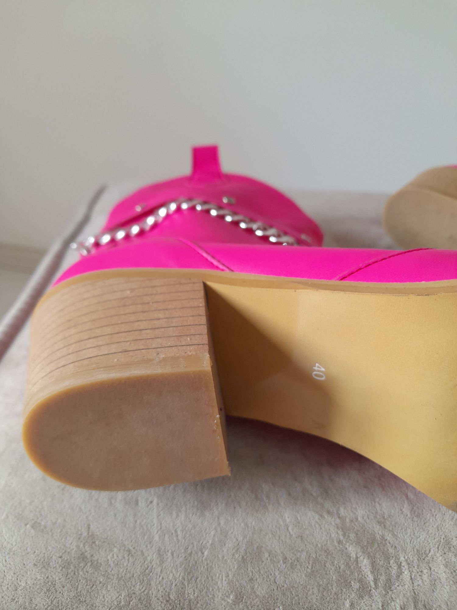 Ciocate Bushra Piele Neteda Roz cu Accesorii Argintii mărimea 40