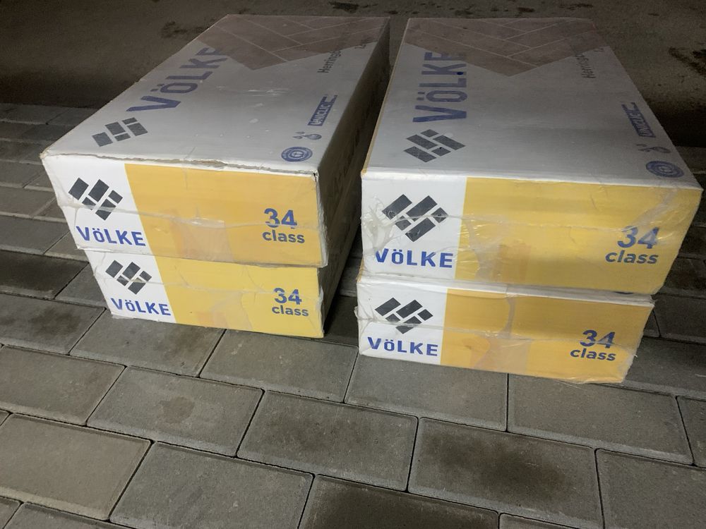 Ламинат фирма Volke, британская ёлка, класс 34, толщина 12 мм.