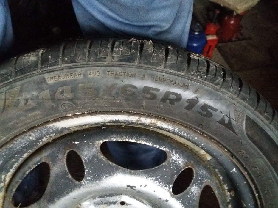 Vand anvelope smart cu tot cu jante aproape noi