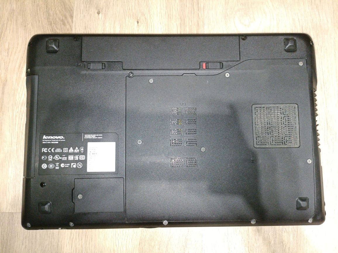 Laptop Lenovo Y570 Procesor i7 GeForce GT 555M 2gb Memorie 8gb RAM