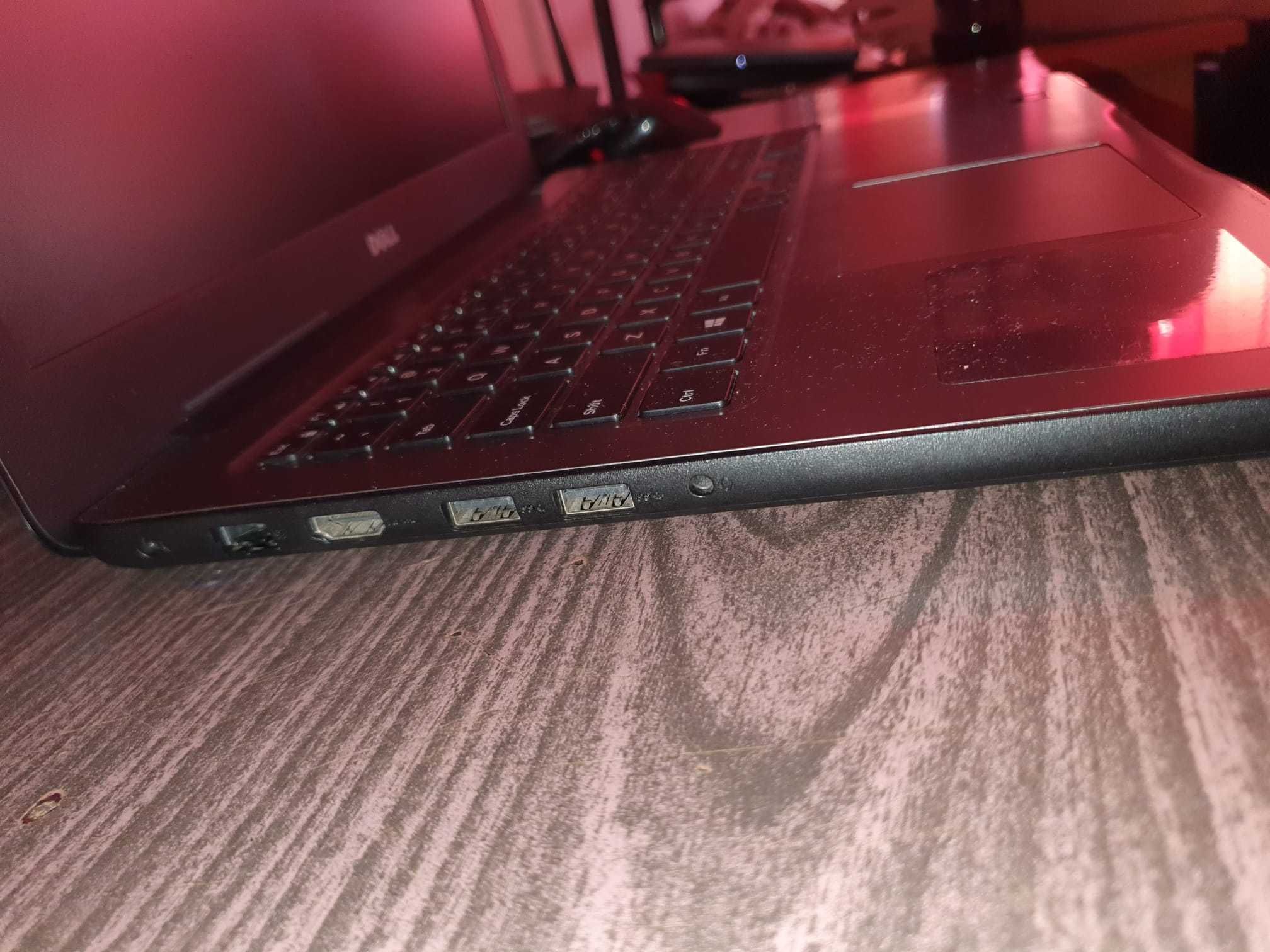 Laptop Dell. Procesor I7 , placa dedicata AMD 4GB , SSD256GB
