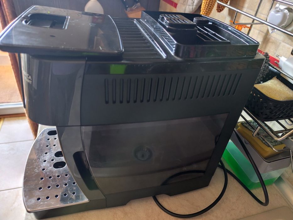 Vind automat cafea DeLonghi Magnifica Start,1000 lei