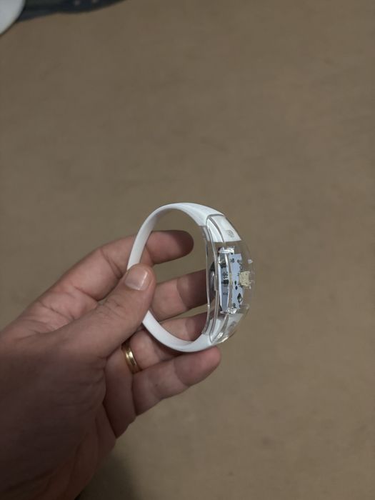 Bratara LED cu 3 moduri de luminozitate pentru petreceri si evenimente
