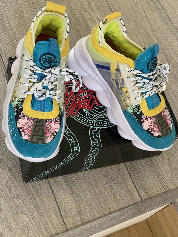 Versace chain reaction