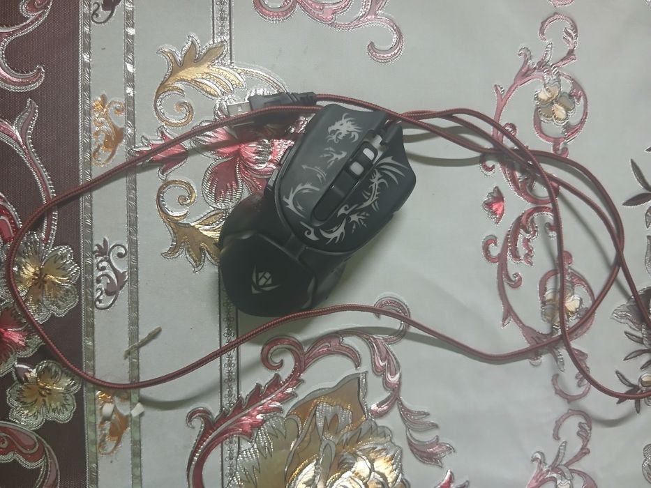 Мышка игровая целая рабочая