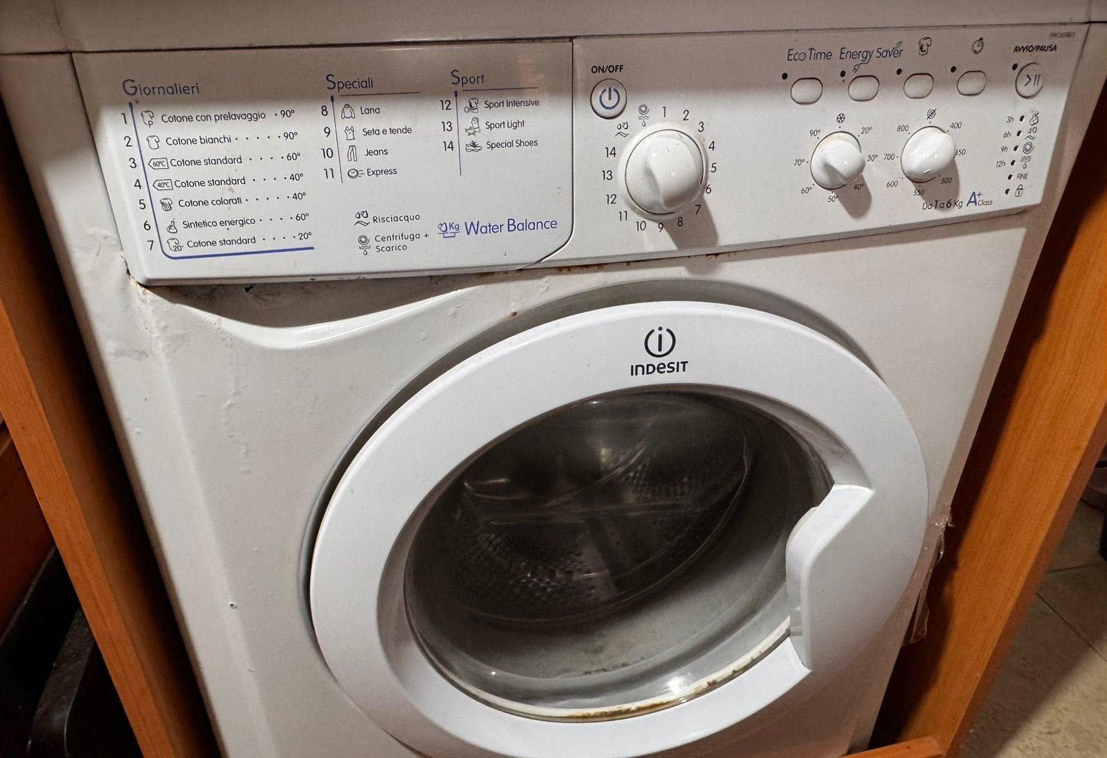 Пералня Indesit,домакински уред.