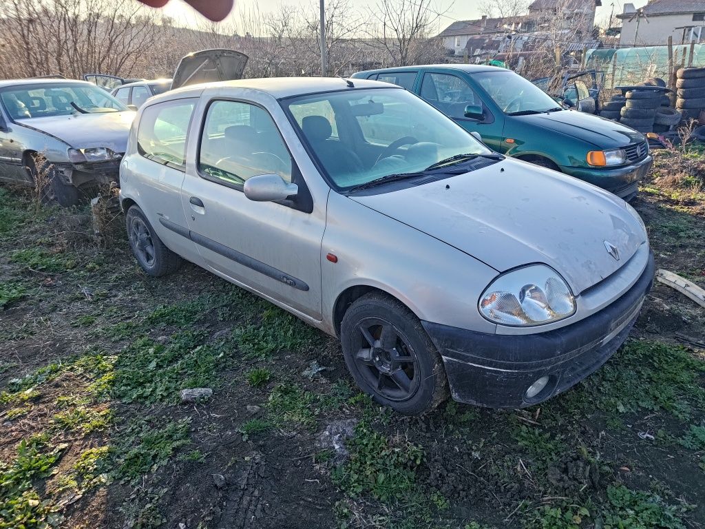 Renault clio 2 1.9 dti на части