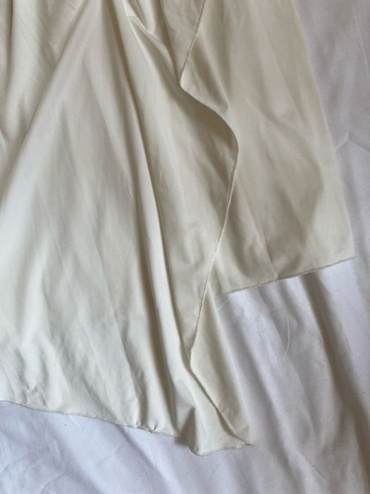 Rochie alba cu accesoriu in talie