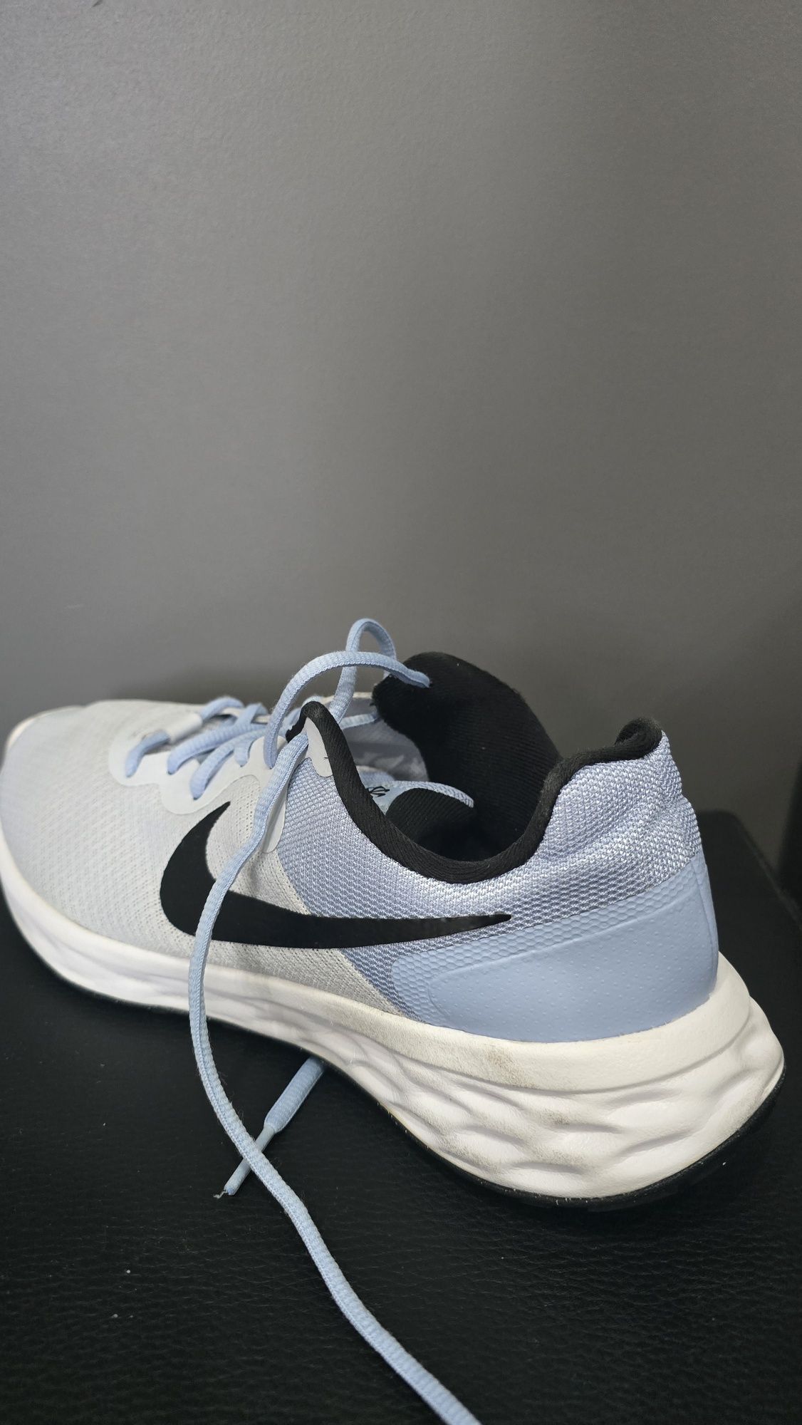 Продавам обувки Nike Revolution 6