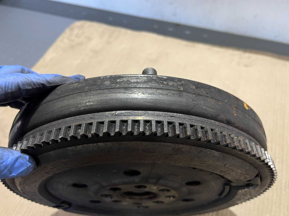 Демпферен маховик за BMW E46 320D (150 к.с.)