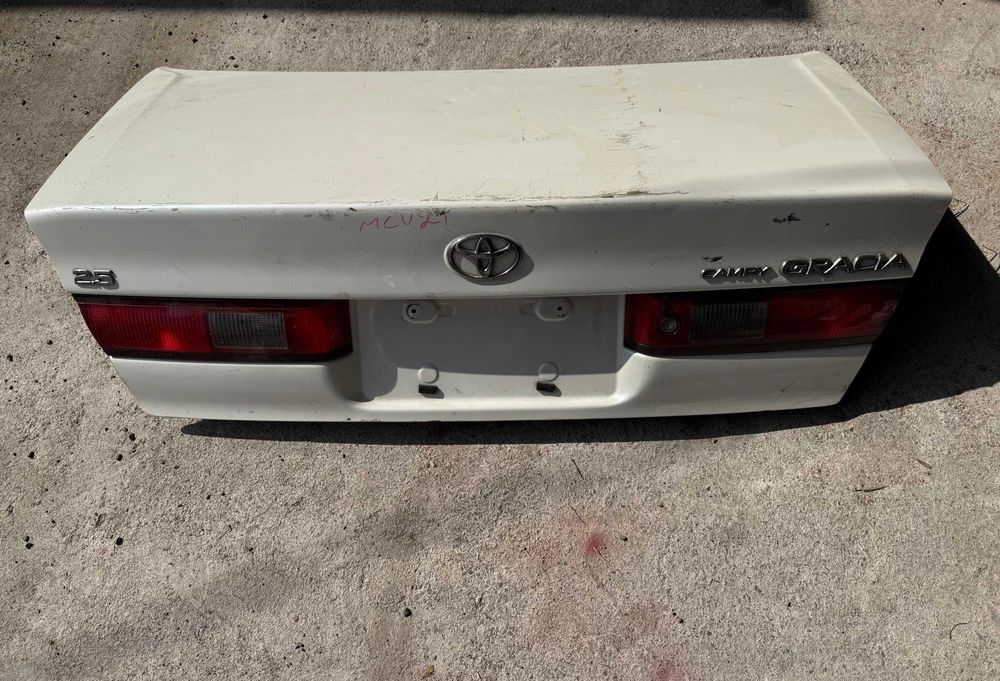 Крышка багажника Toyota Camry 20/ Gracia