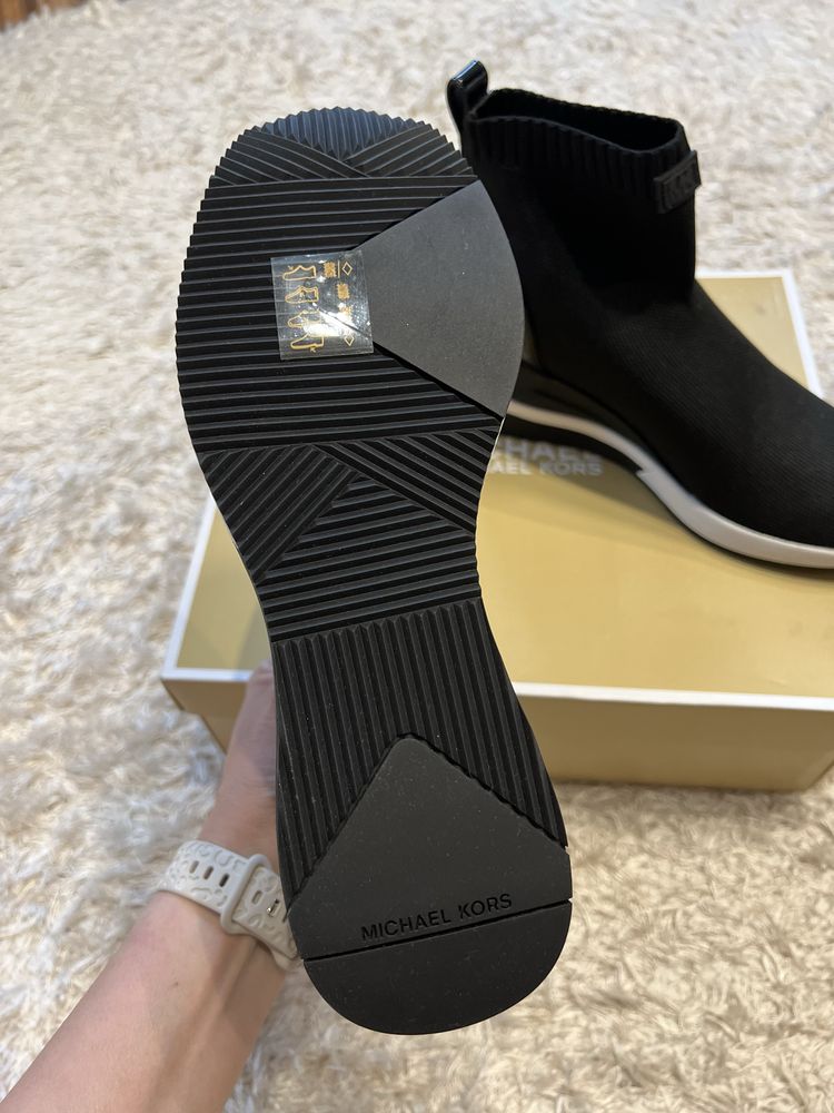 Нови обувки Mihael Kors