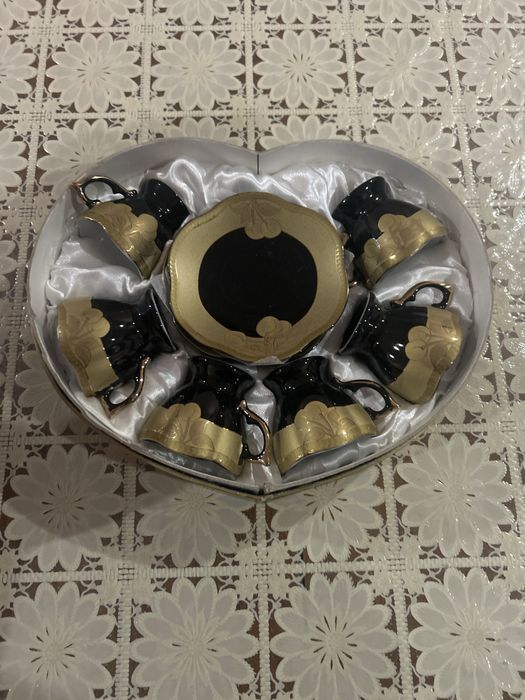 Продавам сервиз с чаши Sitra комплект от 6 броя чаши и чинийки