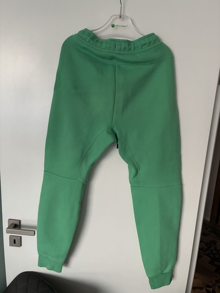 Комплект анцунг Nike Tech Fleece