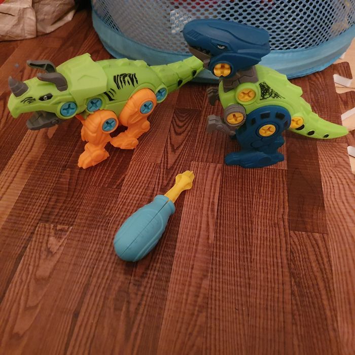Dinozauri de insurubat