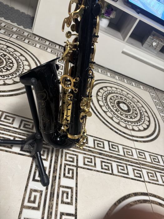 Vand saxafon aproape nou