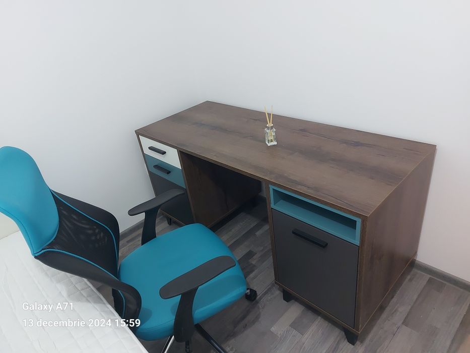 Vand birou si scaun ergonomic