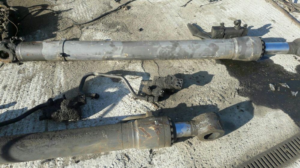 cilindri hidraulici escavator Volvo 240