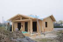Cabana stil A Frame, casa, foisoare si terase din structura de lemn