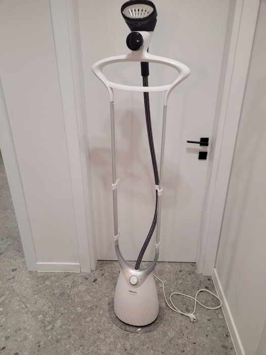 Чисто нов Philips уред за гладене с пара и самостоятелна поставка