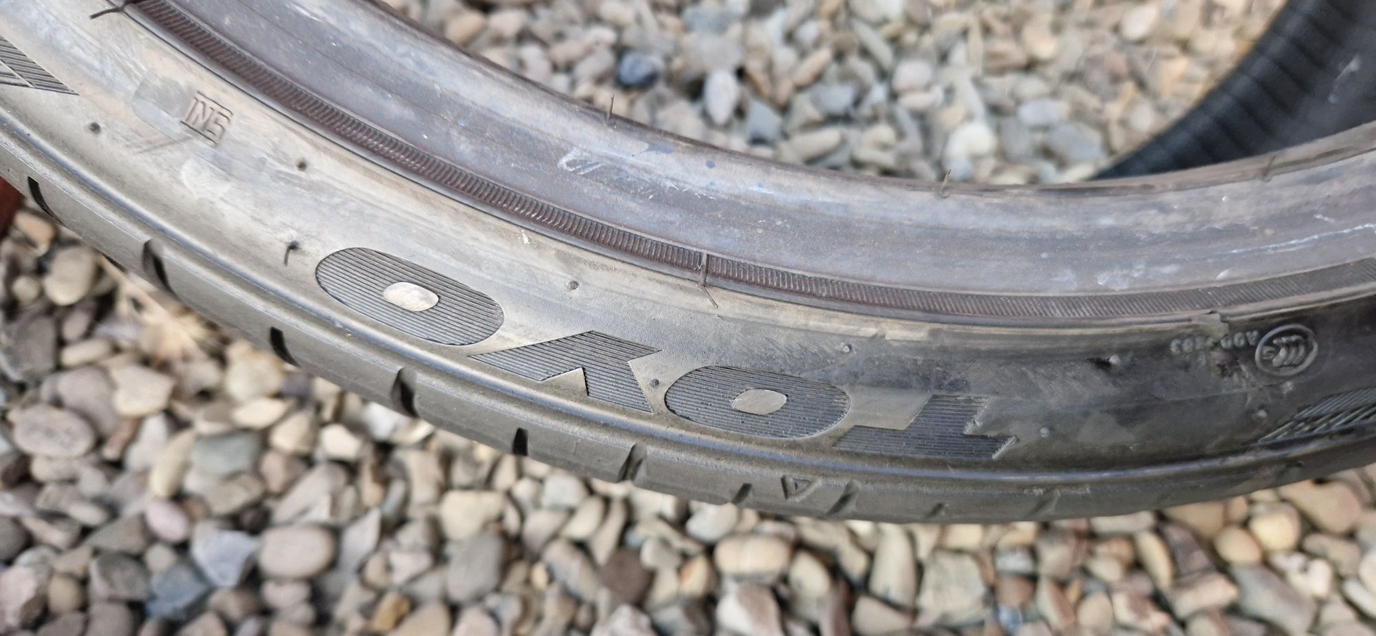 2 Anvelope Toyo 225 35 R19 de vara