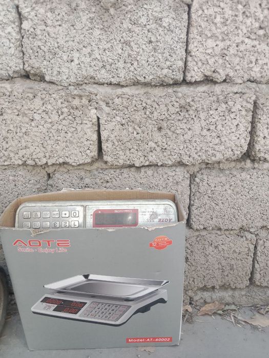 Продаються весы целые