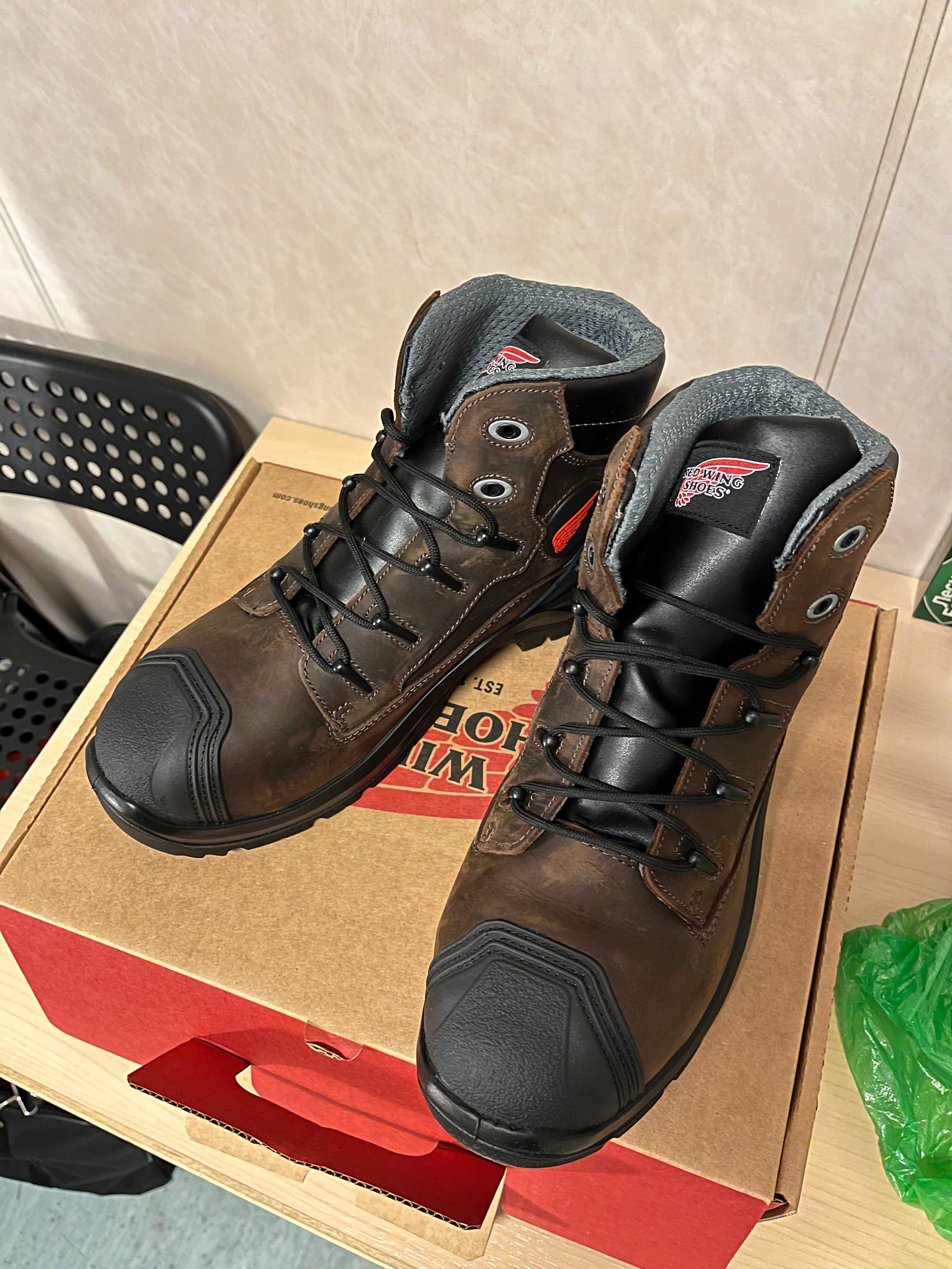 Продам новую спецобувь Red Wing. Размер - 42