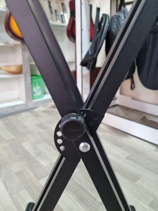 Sintezator uchun sifatli stoyka