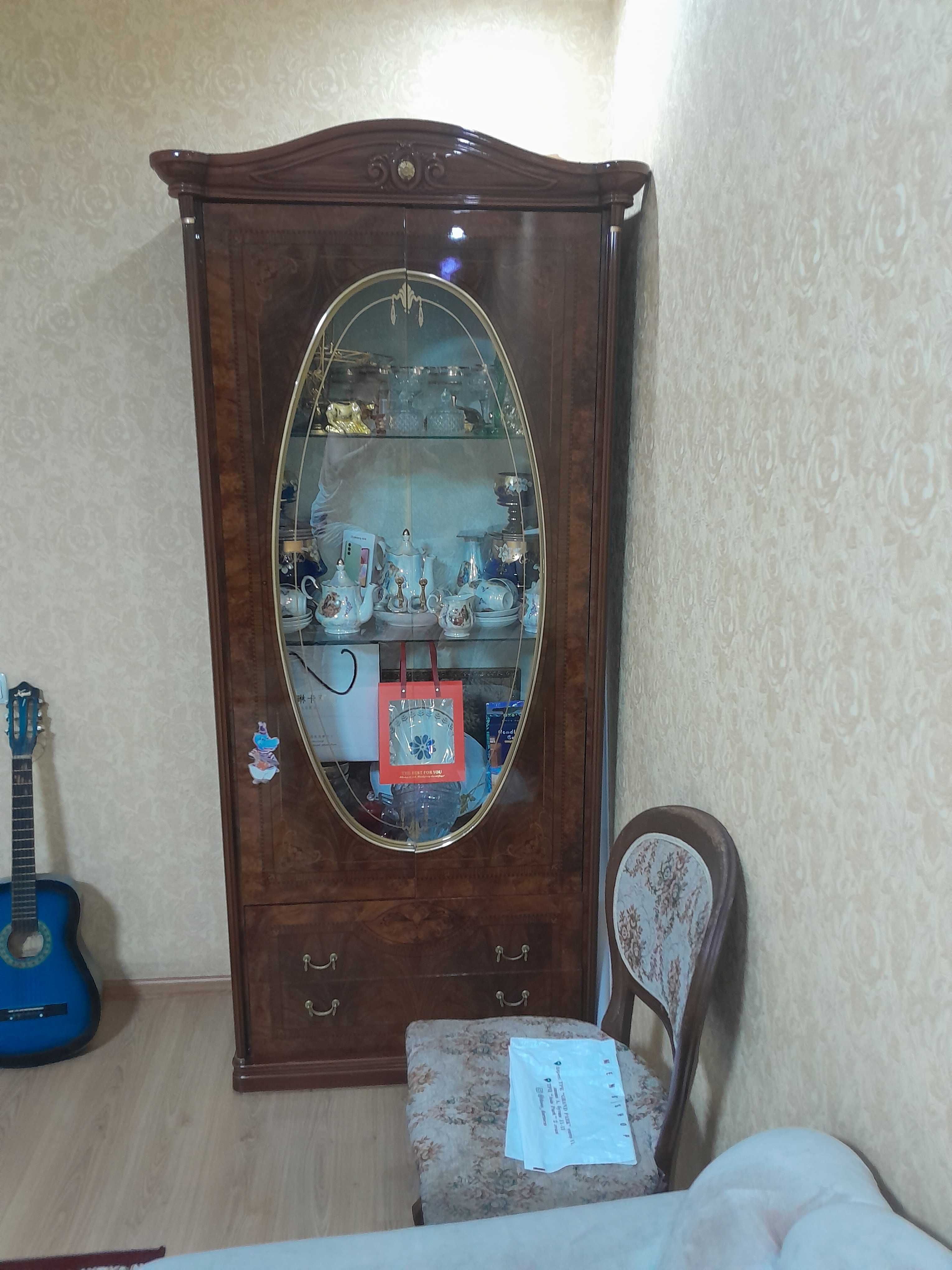 Витрина для посуды