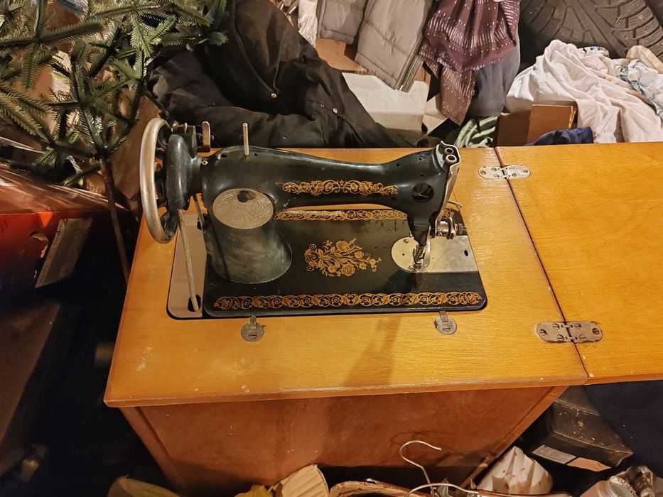 Продам швейную машинку