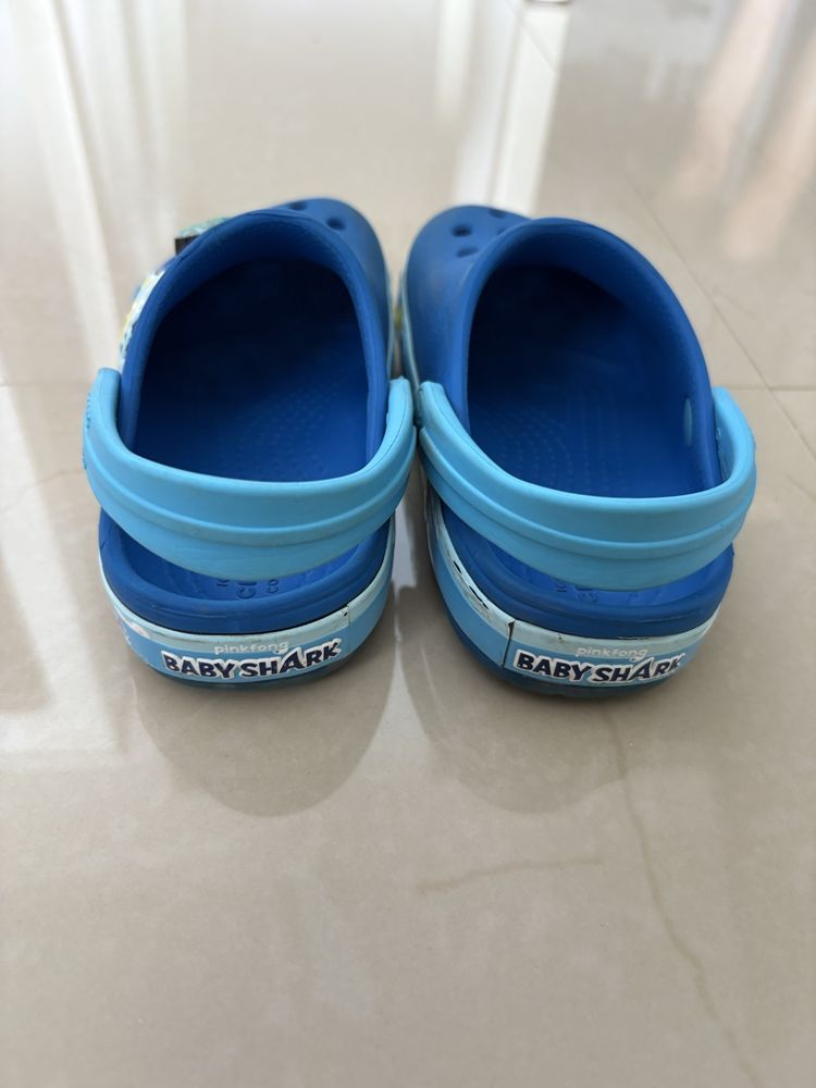 Papuci Crocs Baby Shark Marime C7 23-24